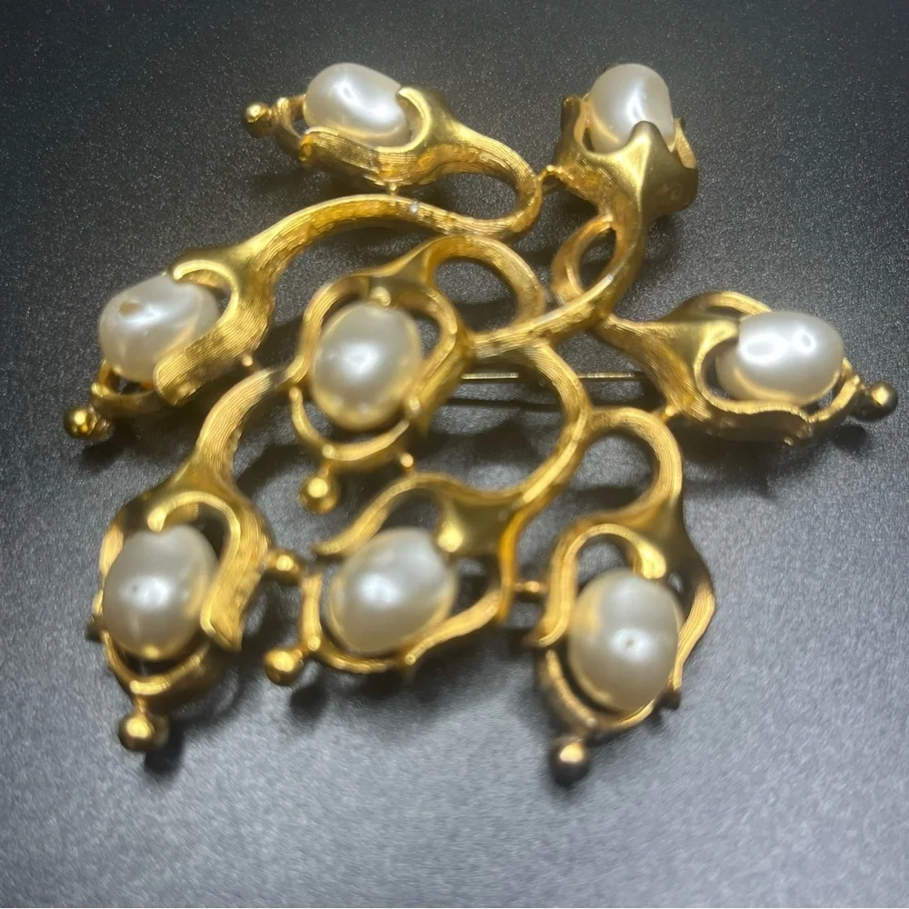 Vintage Tortilani gold tone faux pearl statement brooch large abstract - Picture 8 of 9